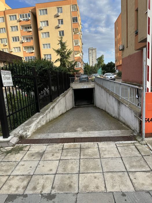 Дава се под наем Гараж / Паркомясто в Бургас, Славейков - 15 кв.м за 86.7 € - Снимка #2