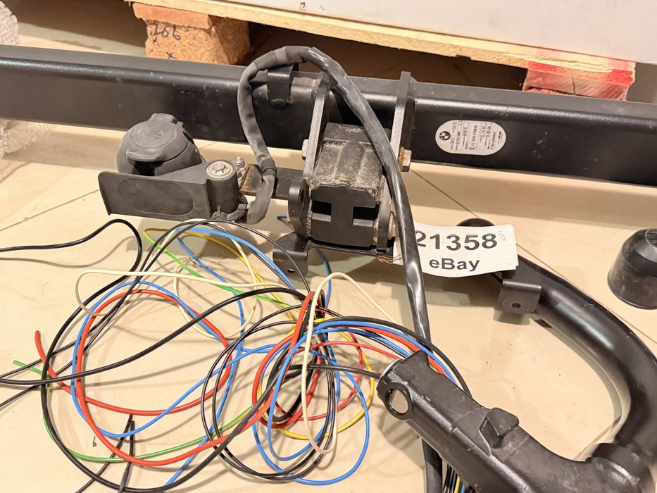 Теглич за BMW X1 F48 оригинален