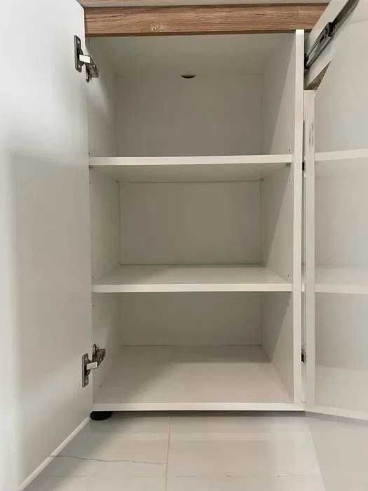 Скрин за чинии, чаши.