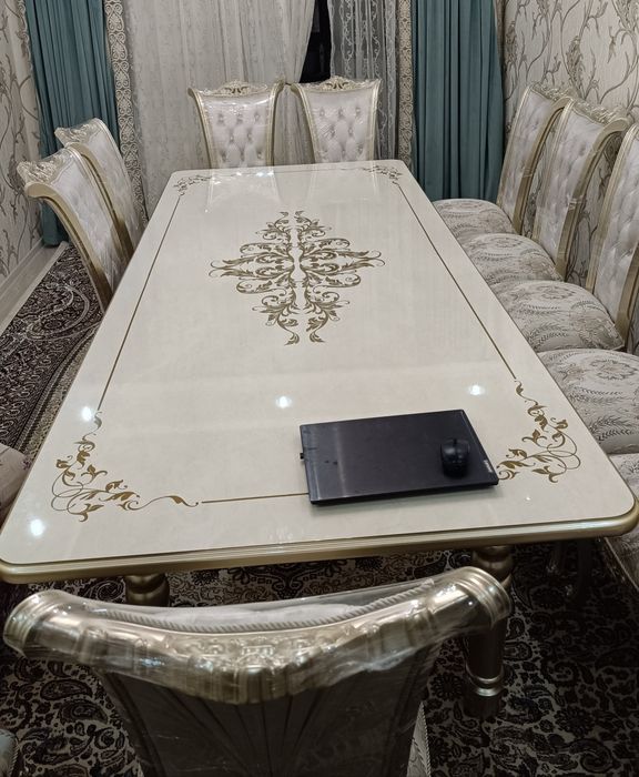 Стол, стул комплект сотилади.