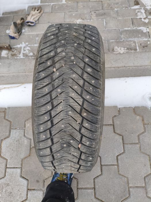 Продам зимние шины  на 17