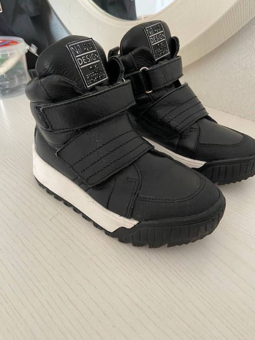 Продаеться детские сапоги