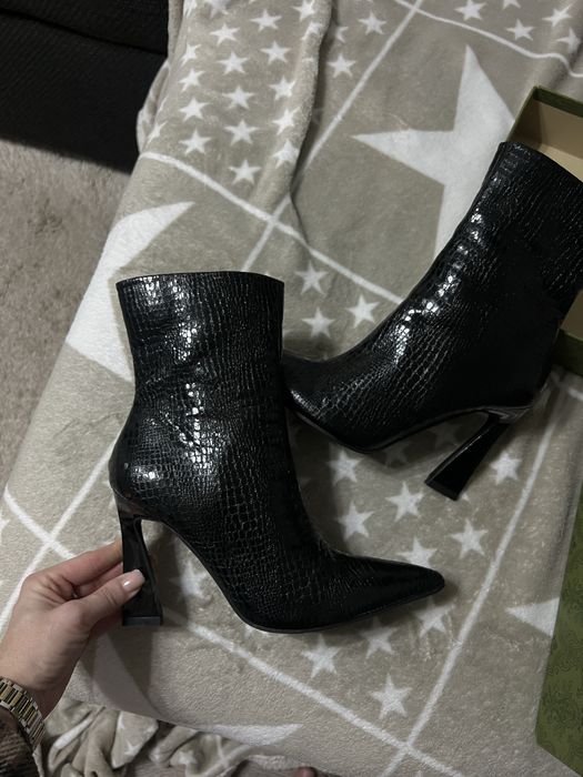 Осенние сапожки с острым носом