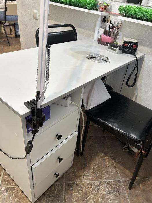 Сдам маникюрный стол