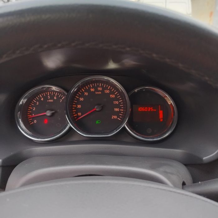 Продавам Дачия Сандеро Stepway