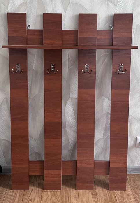 Настенная вешалка с полкой