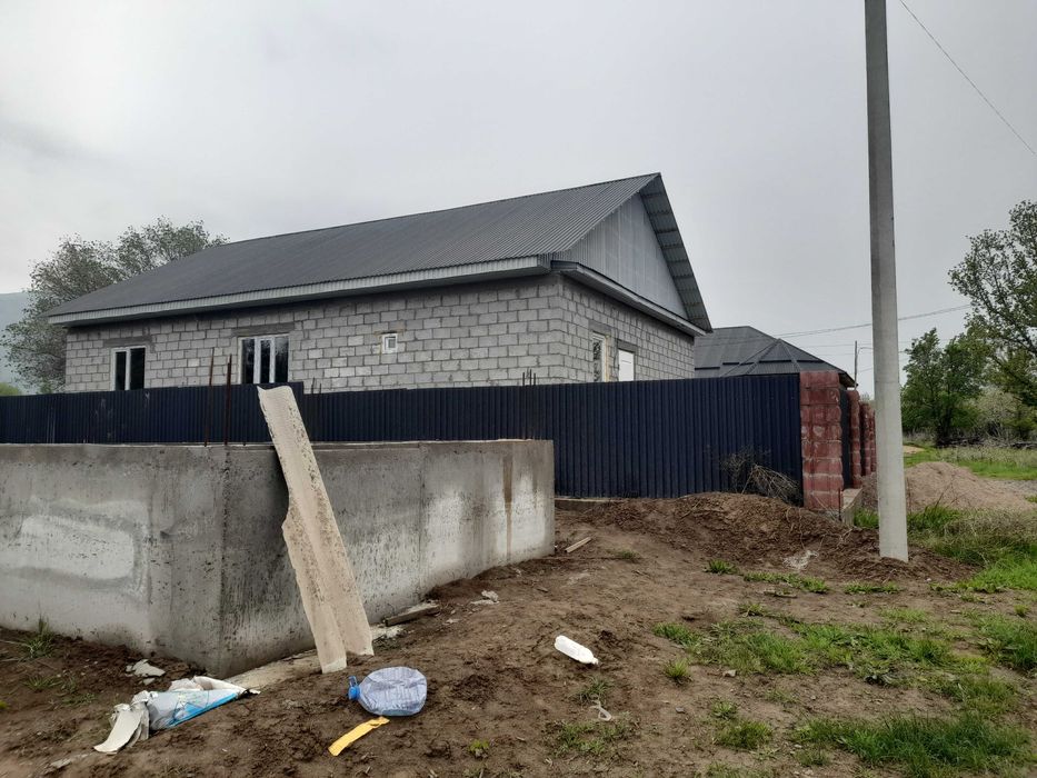 Продам участок с домом не достроен