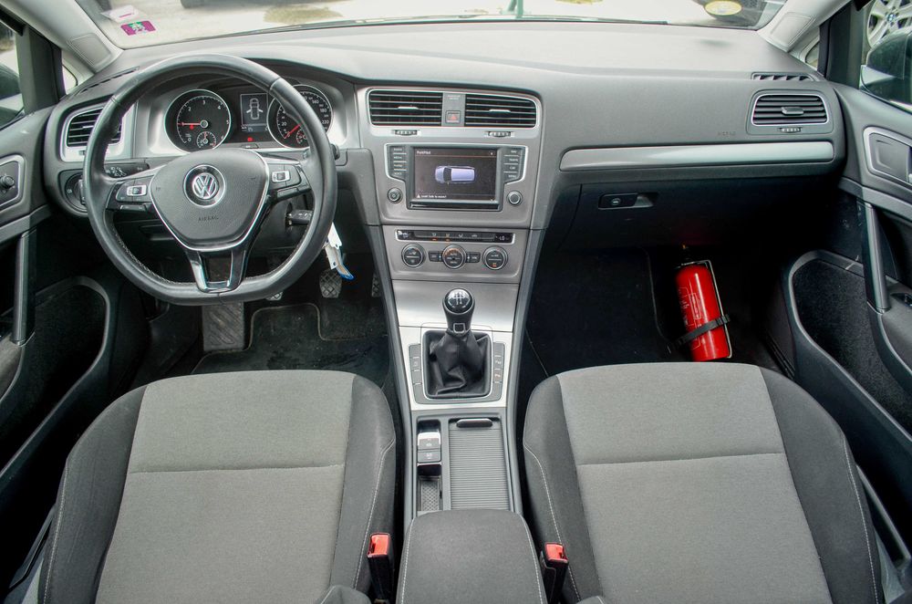 Volkswagen Golf 7 - 2016 - Euro 6 - FARA ADBLUE - 110cp - Navigatie - Jante - Parcare automata