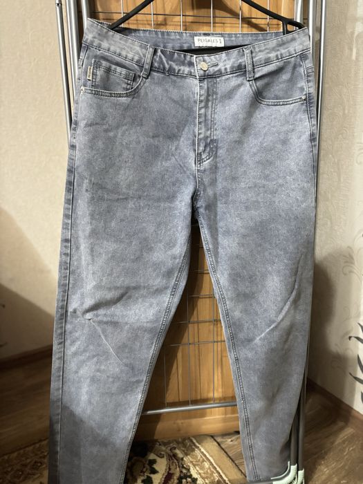 Джинсы мужские бананы