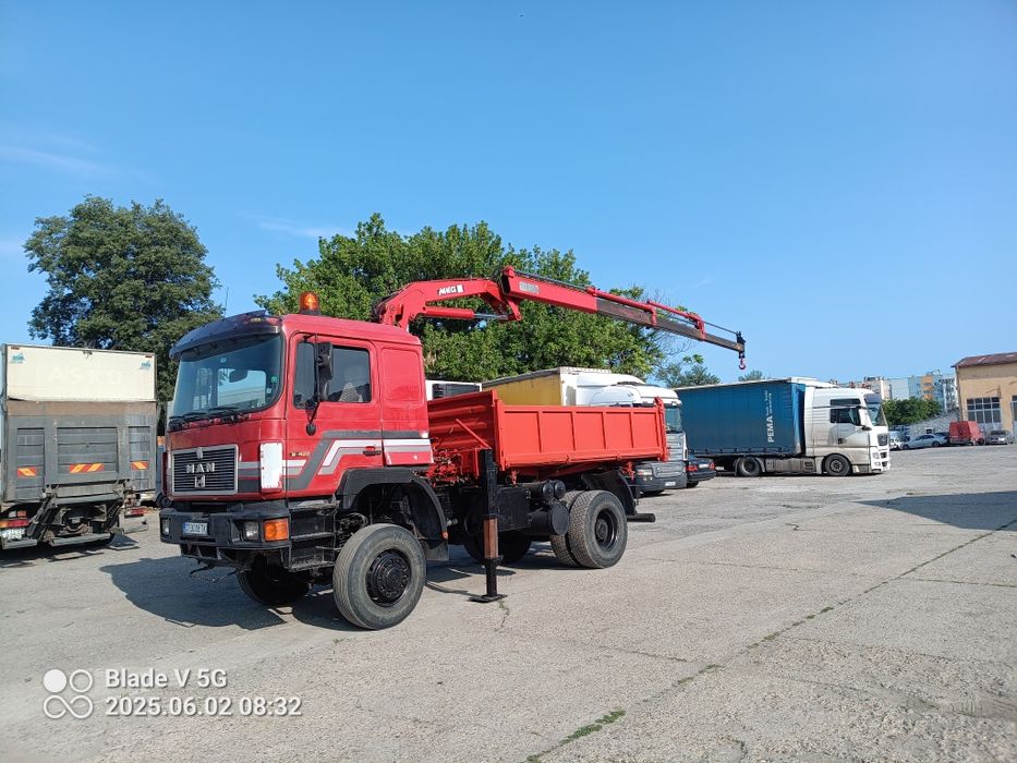 MAN 19422 4x4 тристранен самосвал с кран