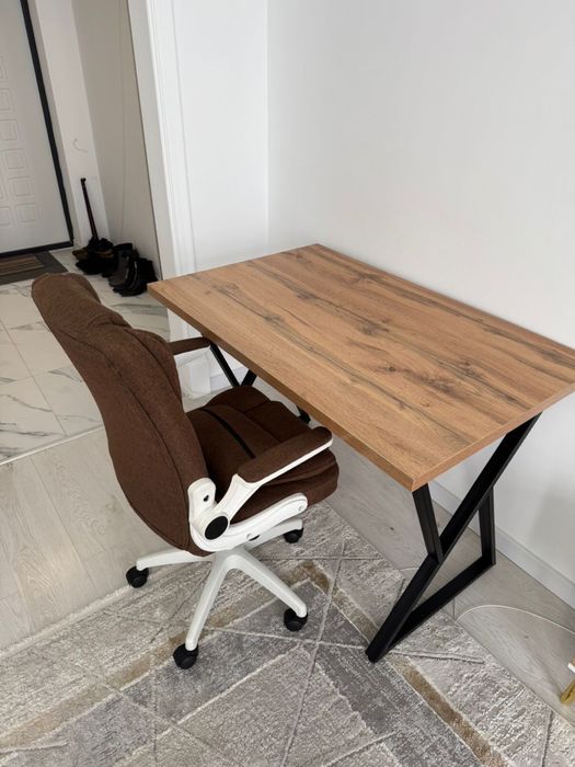 Стул со столом вместе