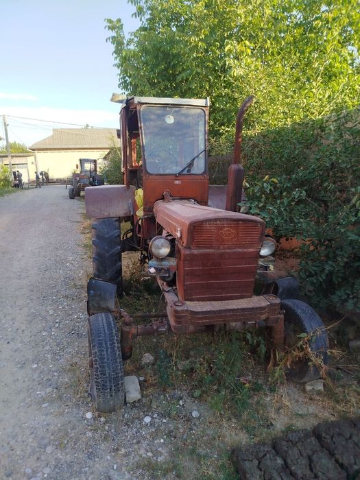 Traktor sotiladi