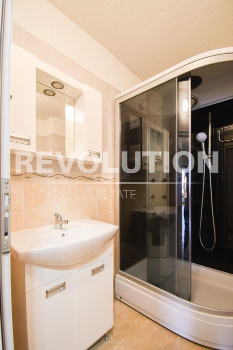 Дава се под наем Тристаен апартамент в София, Лозенец - 100 кв.м за 990 € - Снимка #14