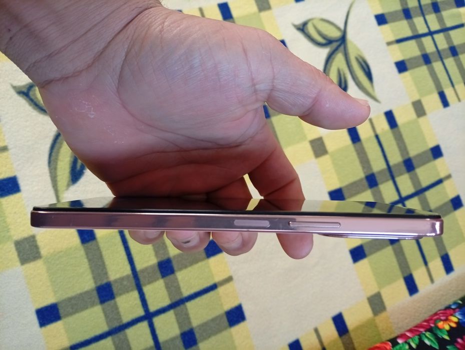Vivo y28  xotira 128 aperativka pamyat 8+8