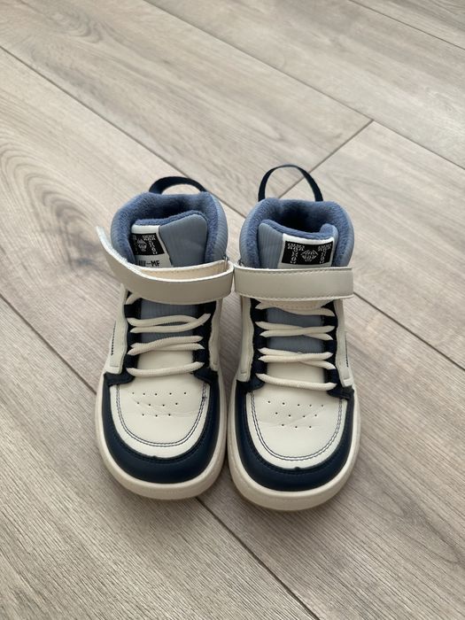 Продам осенние ботинки