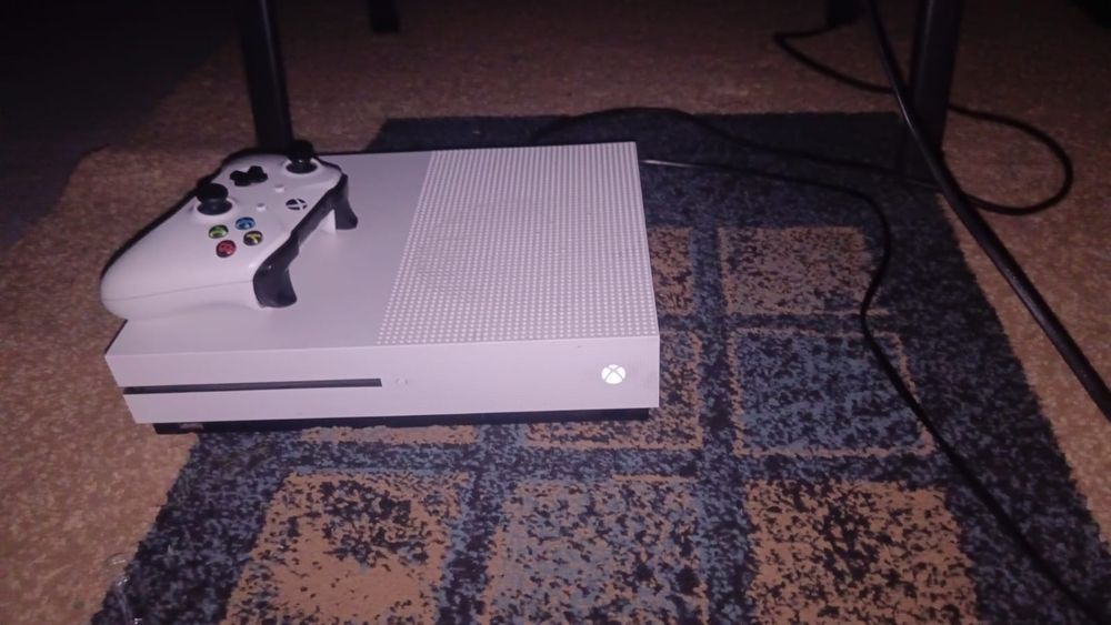 Продаю xbox one s
