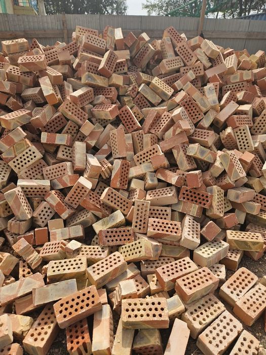 Кирпичи с доставкой