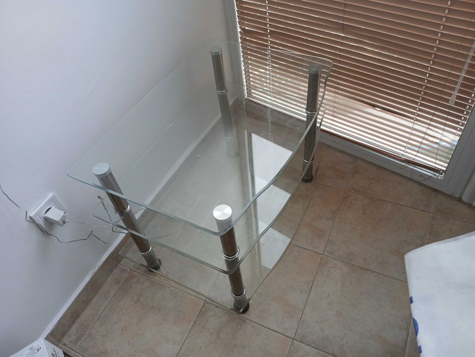 стъклена маса за телевизор 30 евро