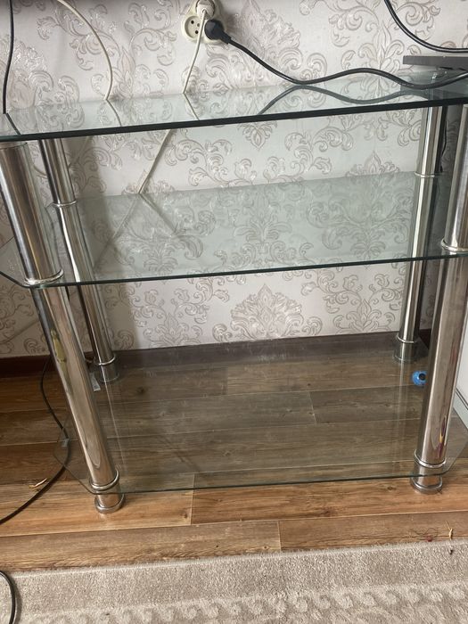 Стеклянная тумба под телевизор