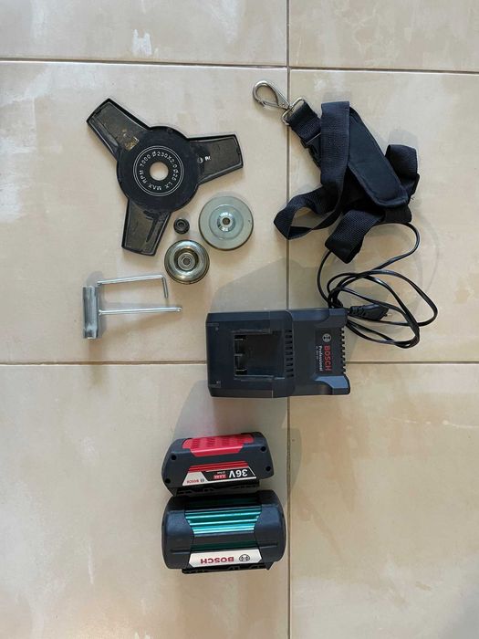 Motocoasa + foarfeca gard viu Bosch 36V, 2 acumulatori, incarcator