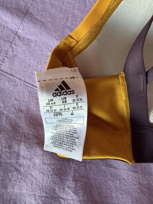 Оригинално спортно бюстие Adidas – чисто ново