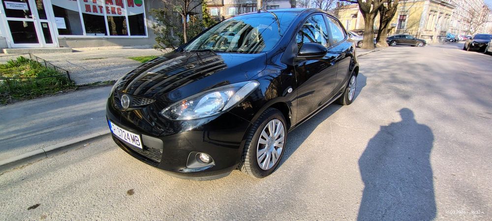 Mazda 2  бензин 1.35