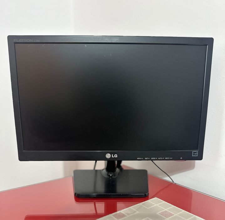 Vând  PC monitor și sistem audio
