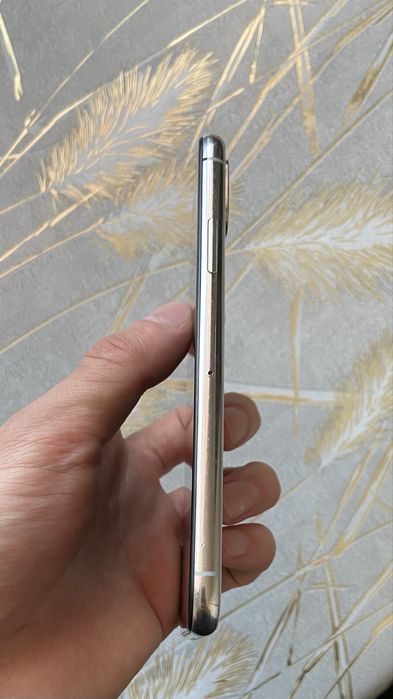 iPhone X 64GB в хорошем состоянии