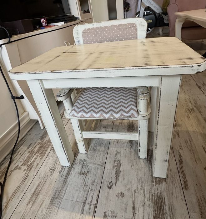 Детска масичка със столче