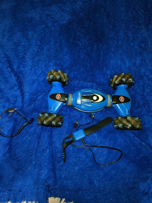 Детская машинка на пульту