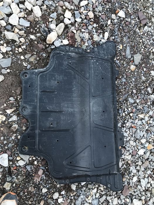 Оригинална кора за под мотора за Шкода Октавия .WV Golf 7,Audi A3,WV