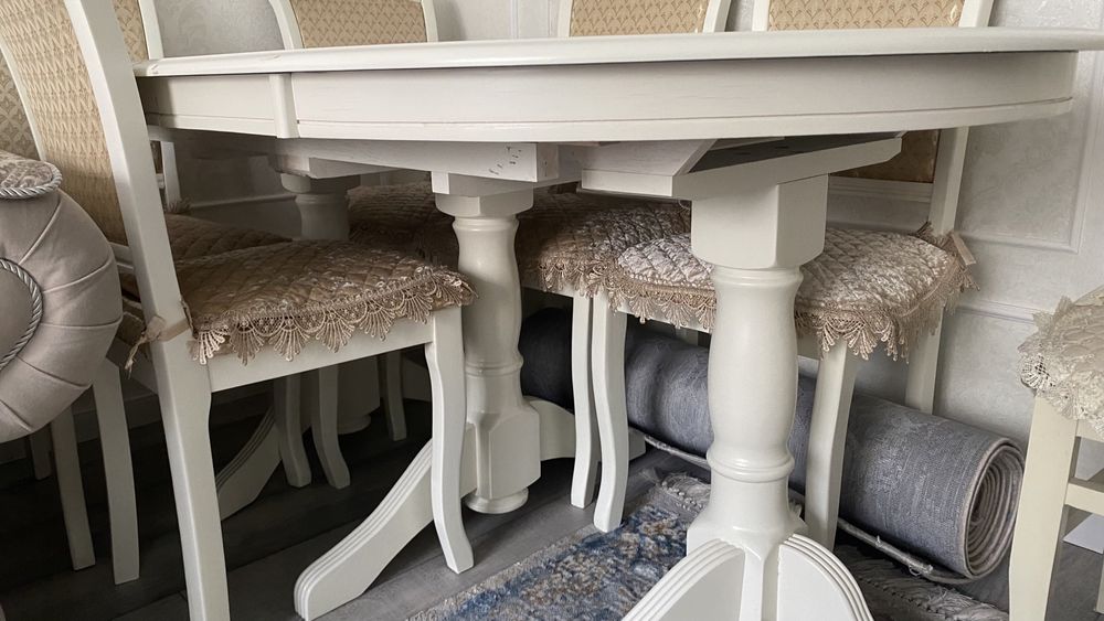 Малайзийский стол для гостиной