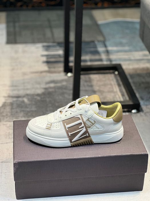 Adidasi Valentino Garavani One Stud XL Low-Top Sneaker White/Beige
