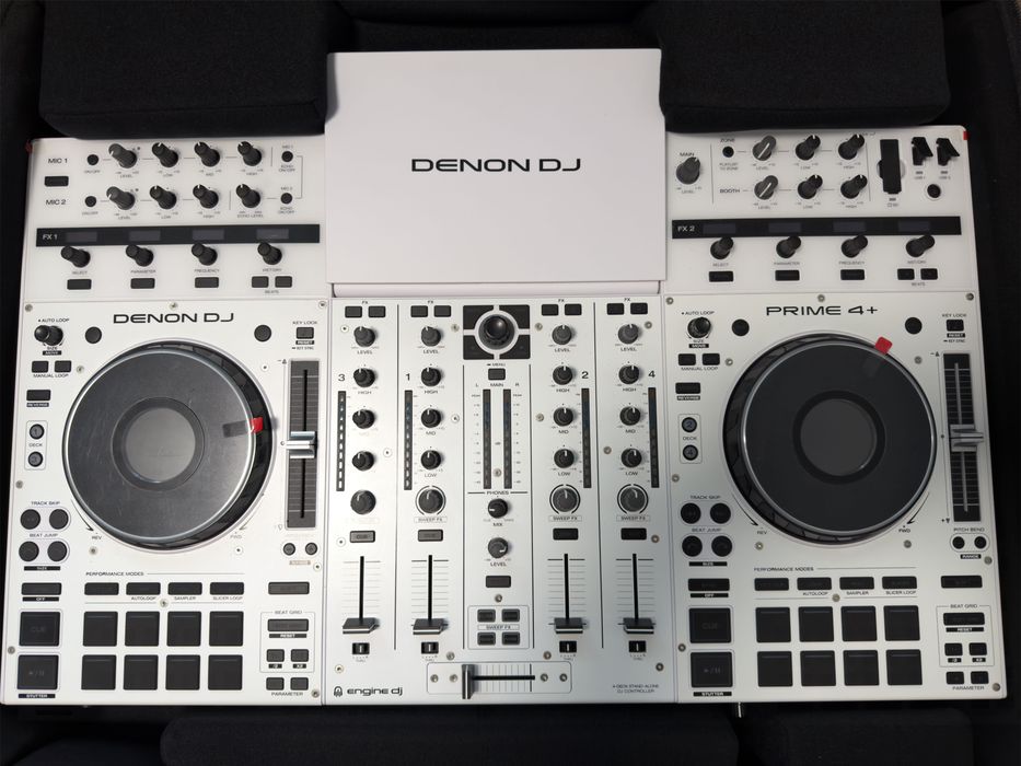 Consola Denon DJ PRIME 4+ ca noua folosita doar de 4 ori!