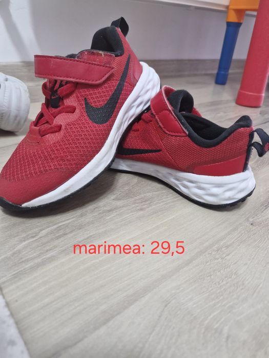 Adidasi si alte accesorii pentru copii