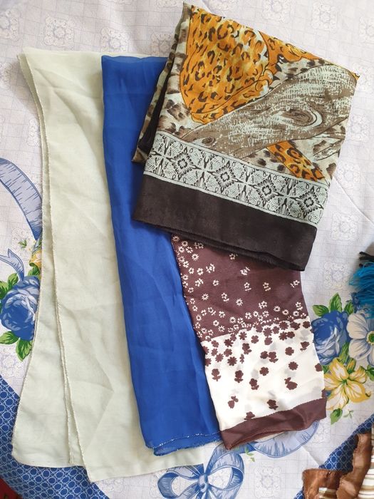 Шарфы и платки тонкие