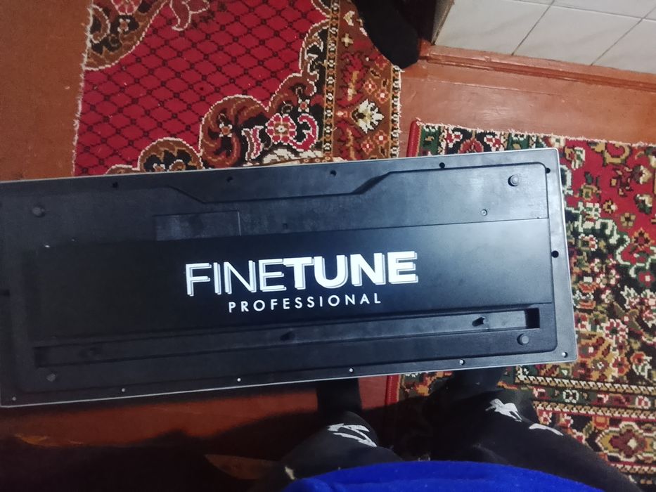 Orgă MK-2083 este într-o stare perfecta fara zgarieturi