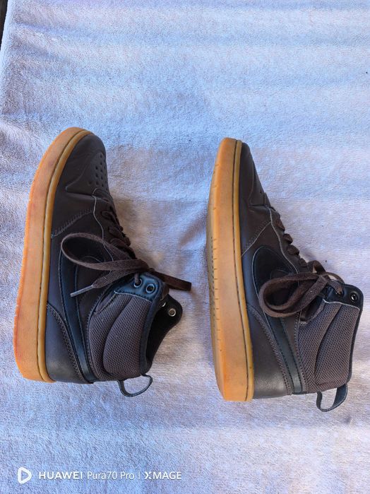 Кецове nike за момче номер 37,5 стелка 23,5см. В перфектно състояние