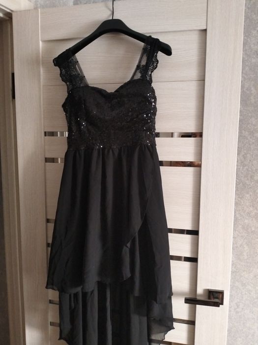 Продам нарядные платья