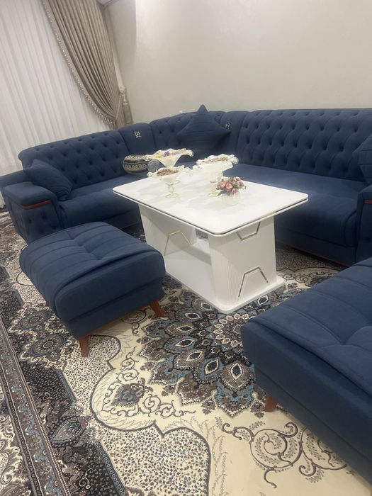 Срочно продаю!!! Комплект мягкого мебели вместе с журналным столиком