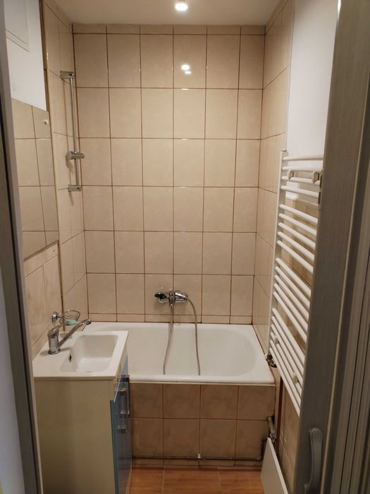 Inchiriez Garsoniera zona Tractorul, aproape de piata