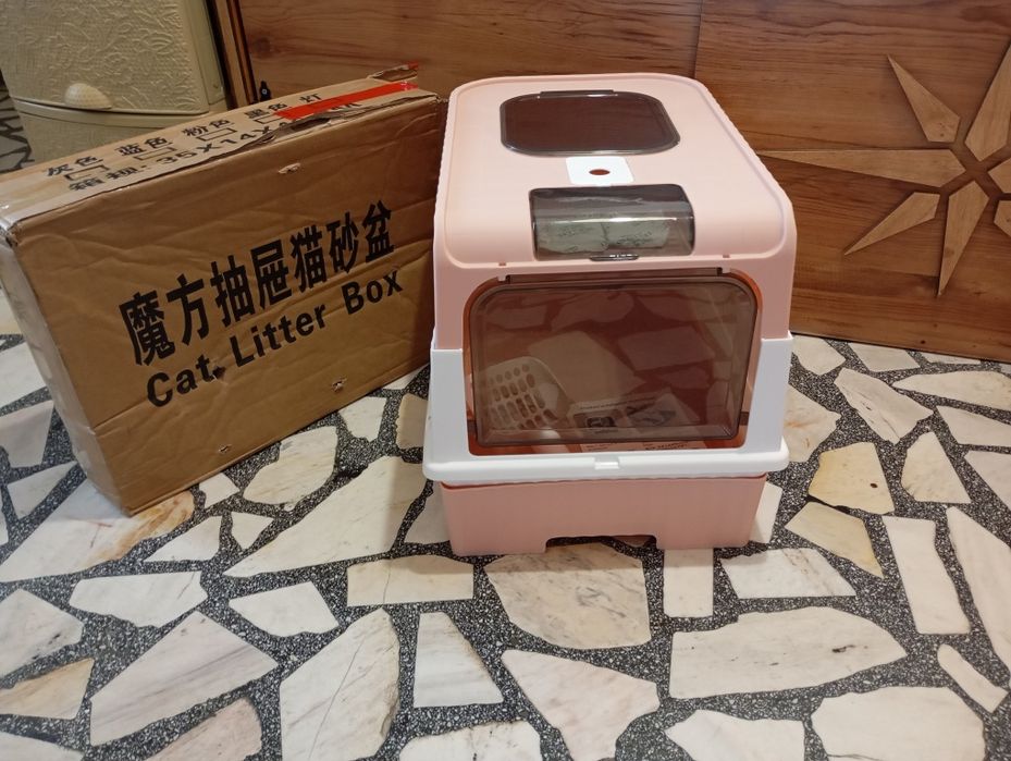 Затворена котешка тоалетна