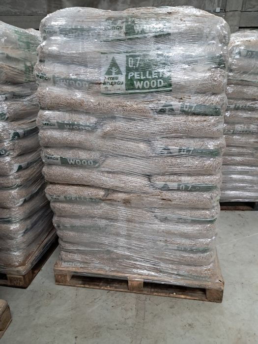 Vând peleți și brichete