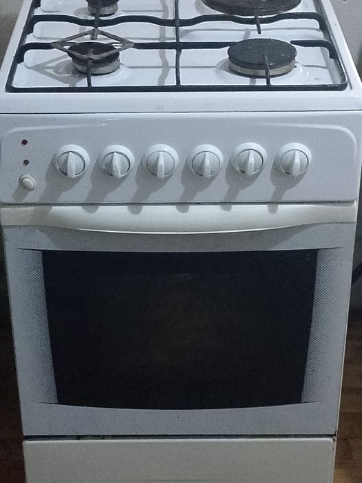 Продам газ плиту