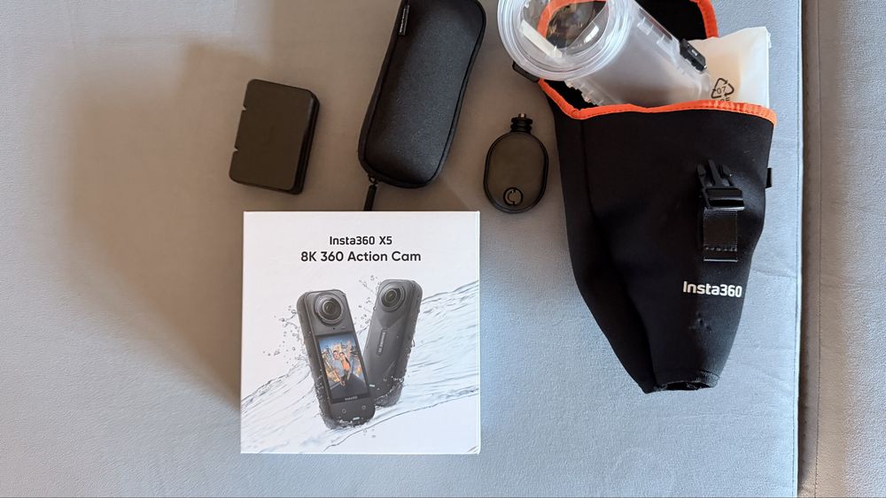 Insta360 X5 impecabil + accesorii originale