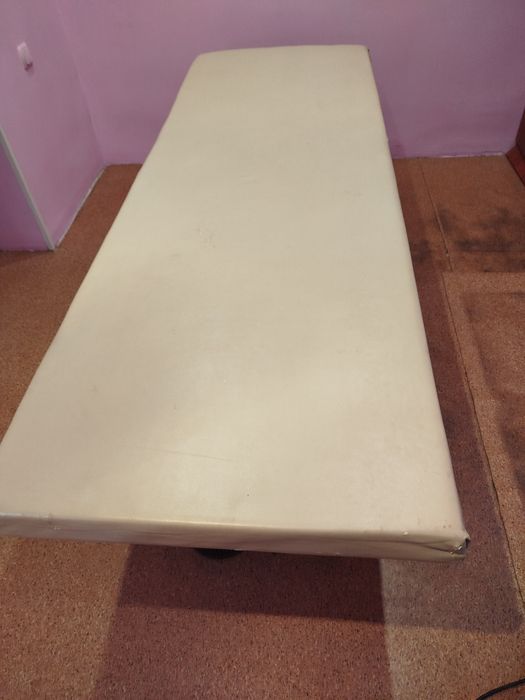 Массажная кушетка б/у