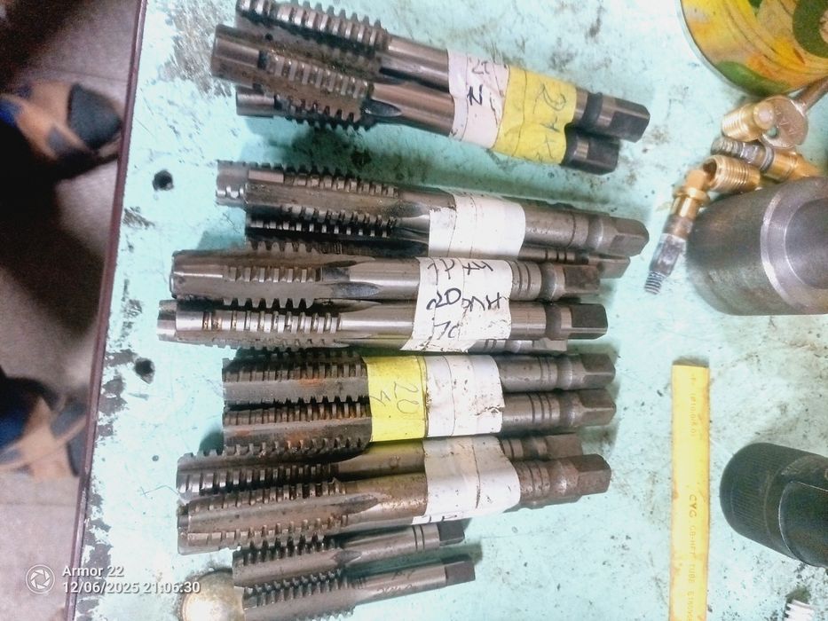 Мечики трапециевидной,ленточной резьбой