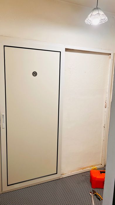 Плъзгаща алуминиева врата с рамка