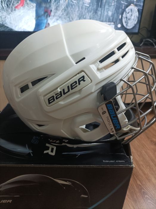 Продам шлем Bauer