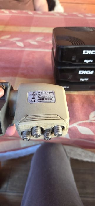 Vand 3 receivere digi satelit cu lnb inclus